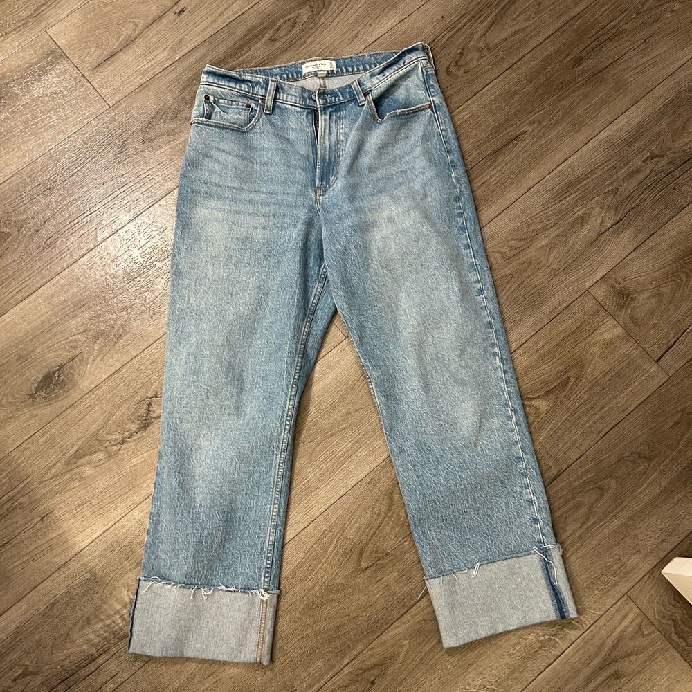 Abercrombie baggy mid rise jeans. Size 10 curve love. Great condition.